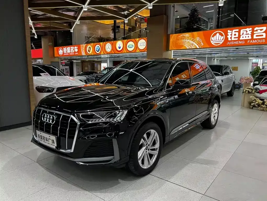 Audi Q7 — фото 1
