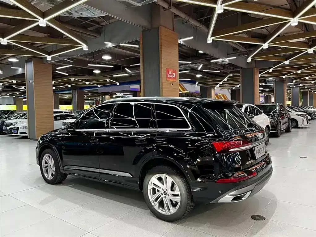 Audi Q7 — фото 9