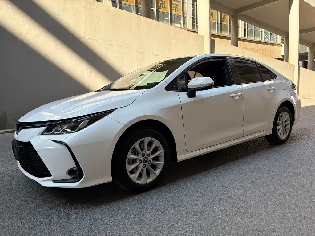 Toyota Corolla — фото 1