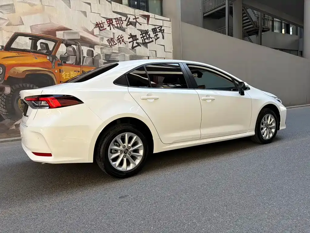 Toyota Corolla — фото 7