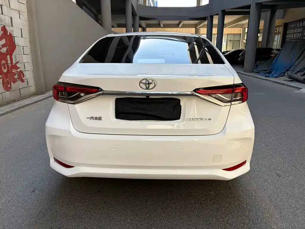 Toyota Corolla — фото 4