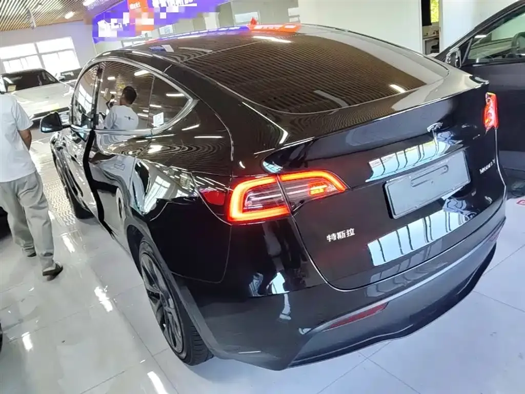 Tesla Model Y — фото 7