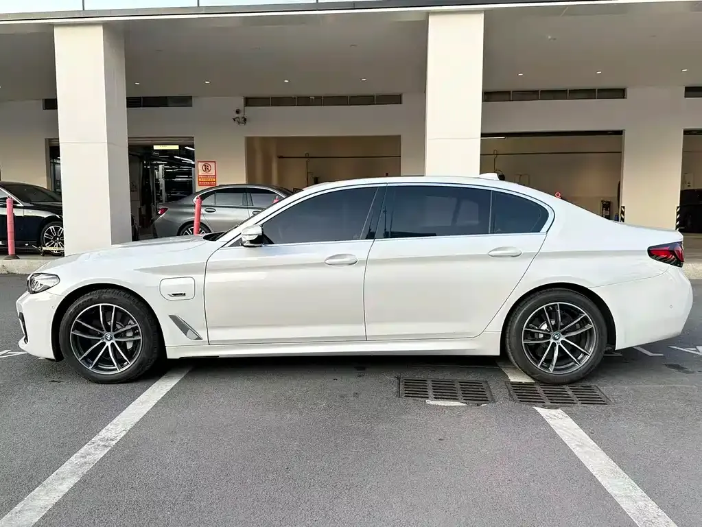 BMW 5 Series New Energy — фото 8