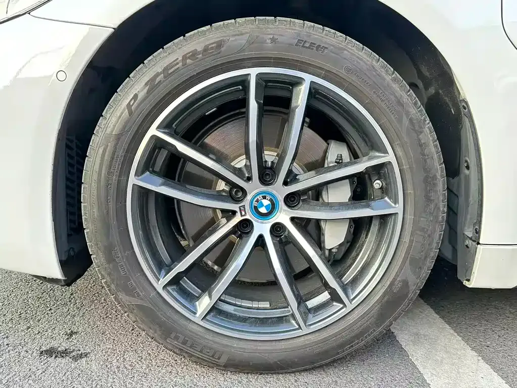 BMW 5 Series New Energy — фото 9
