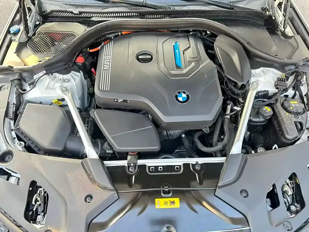 BMW 5 Series New Energy — фото 10