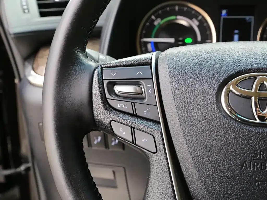 Toyota Vellfire — фото 2