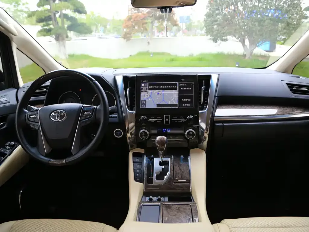 Toyota Vellfire — фото 9