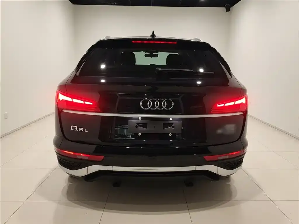 Audi Q5L Sportback — фото 2