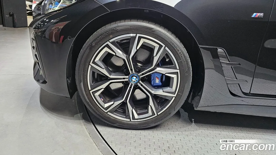 BMW i4 — фото 6