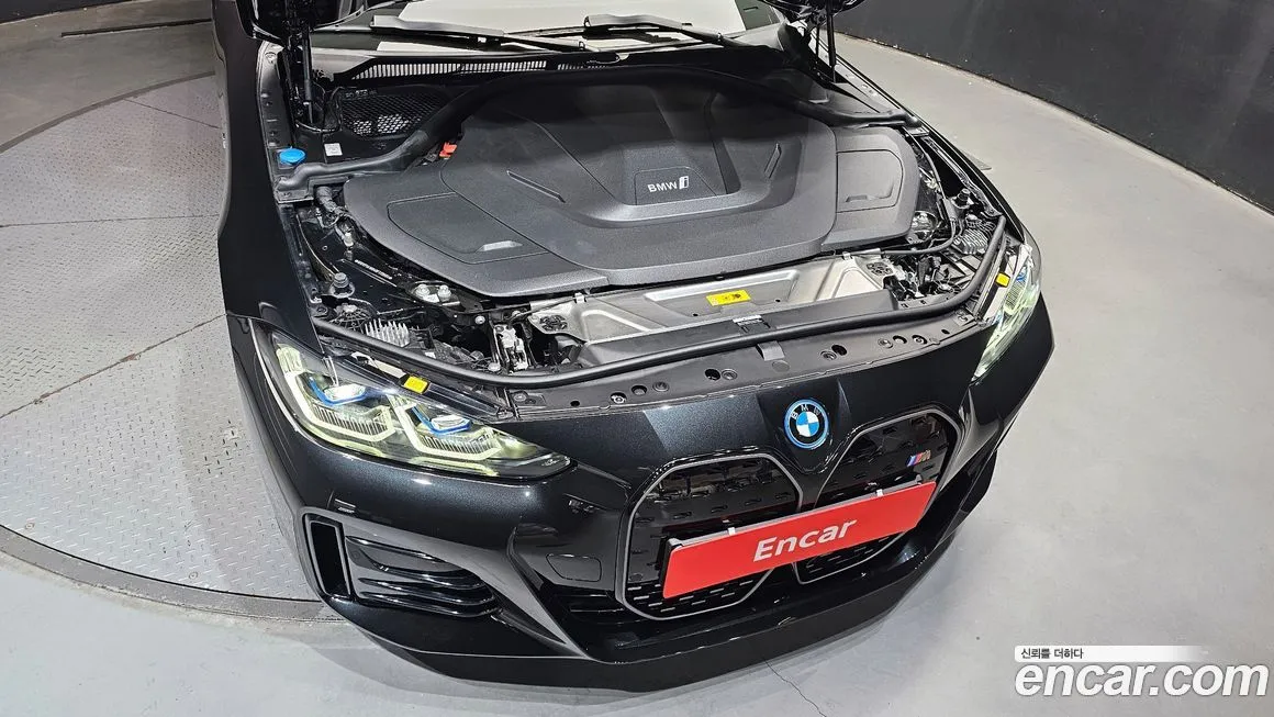 BMW i4 — фото 10