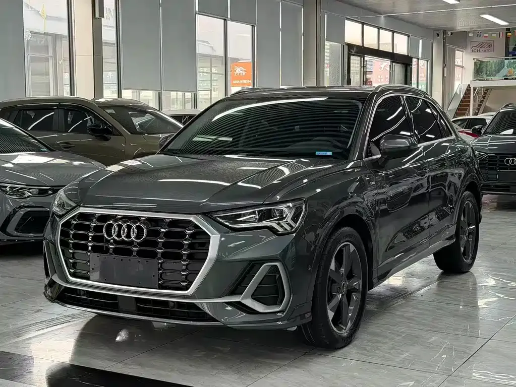 Audi Q3 — фото 1