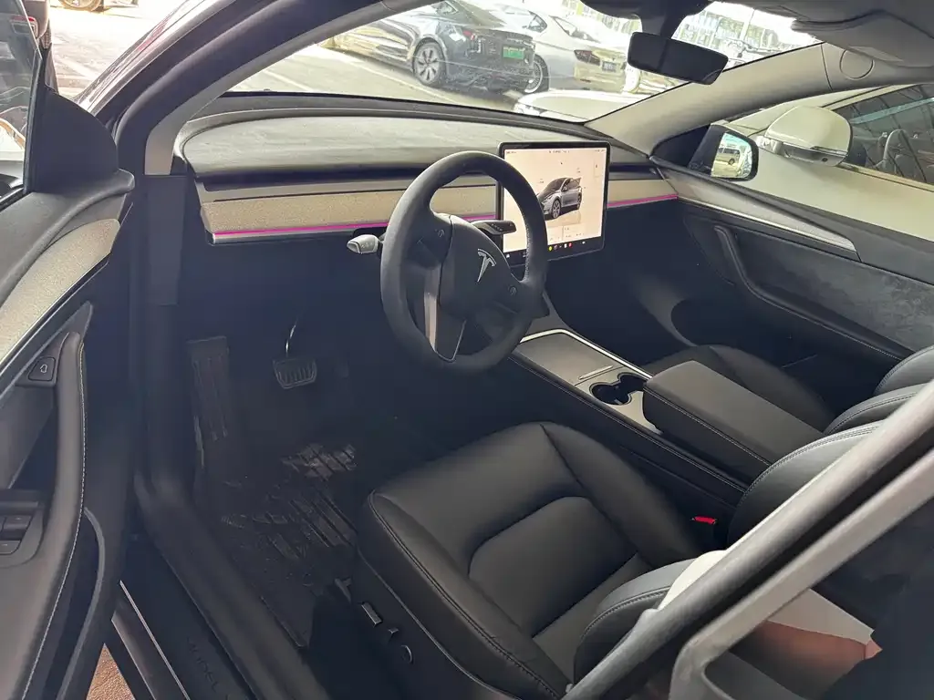 Tesla Model Y — фото 3