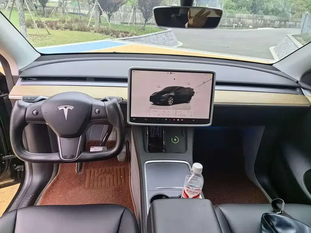 Tesla Model Y — фото 8