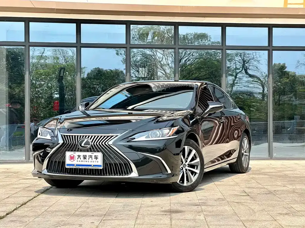 Lexus ES — фото 1