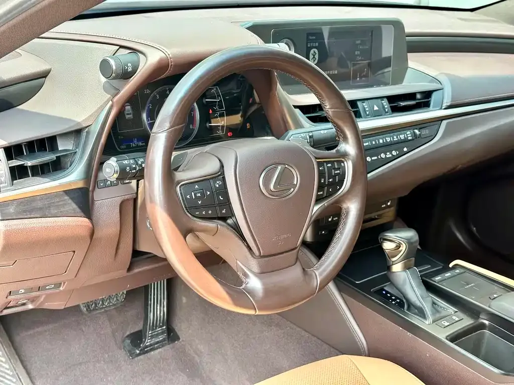 Lexus ES — фото 9