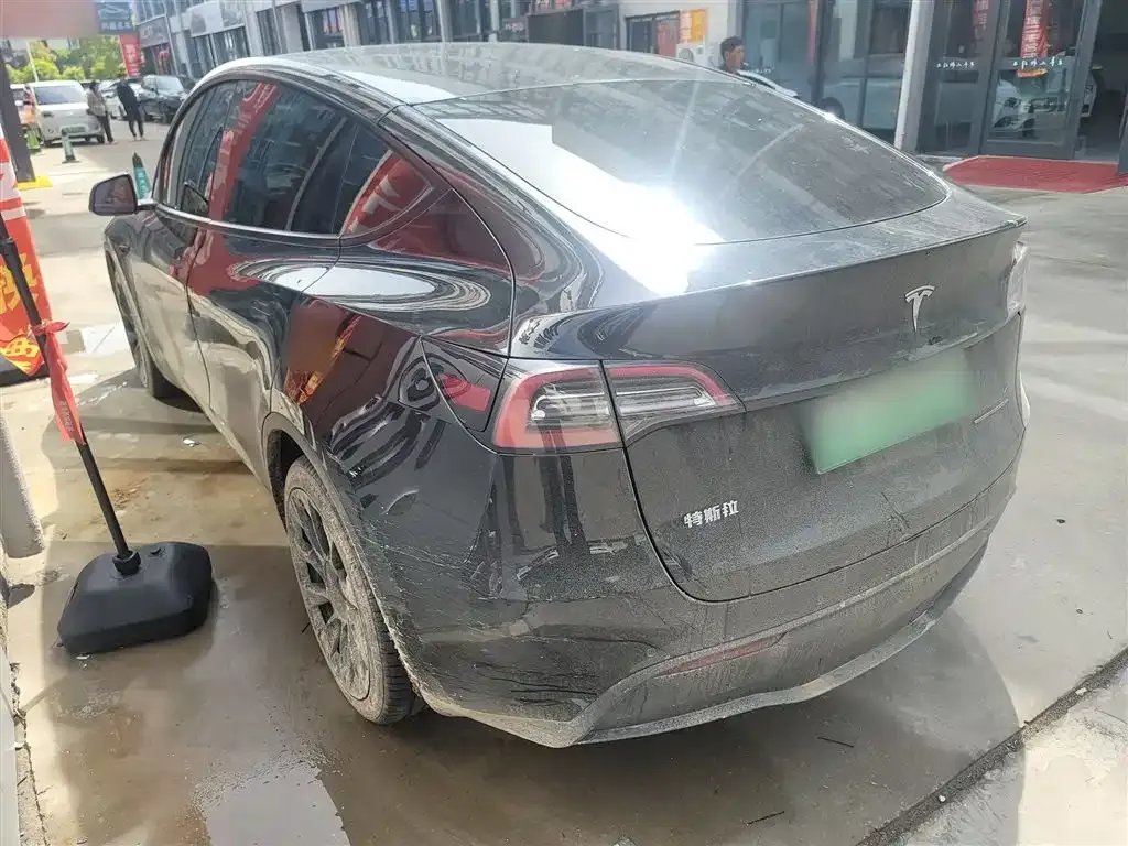 Tesla Model Y — фото 8