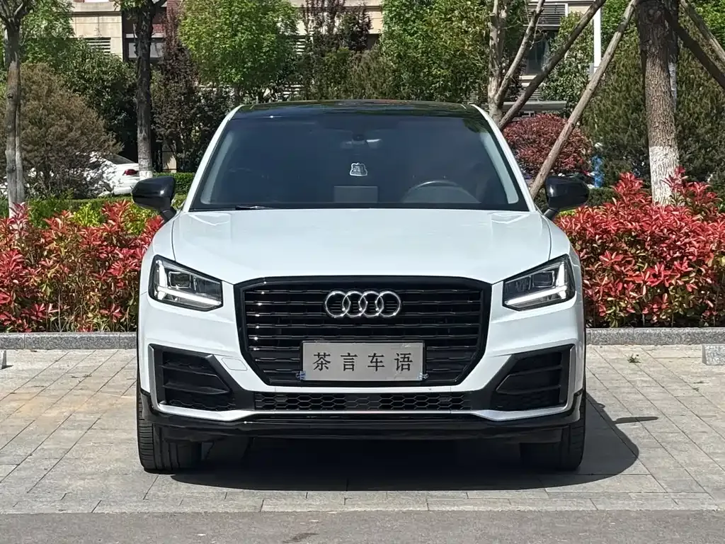 Audi Q2L — фото 8