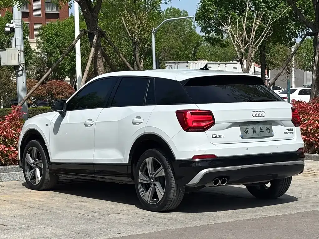 Audi Q2L — фото 5