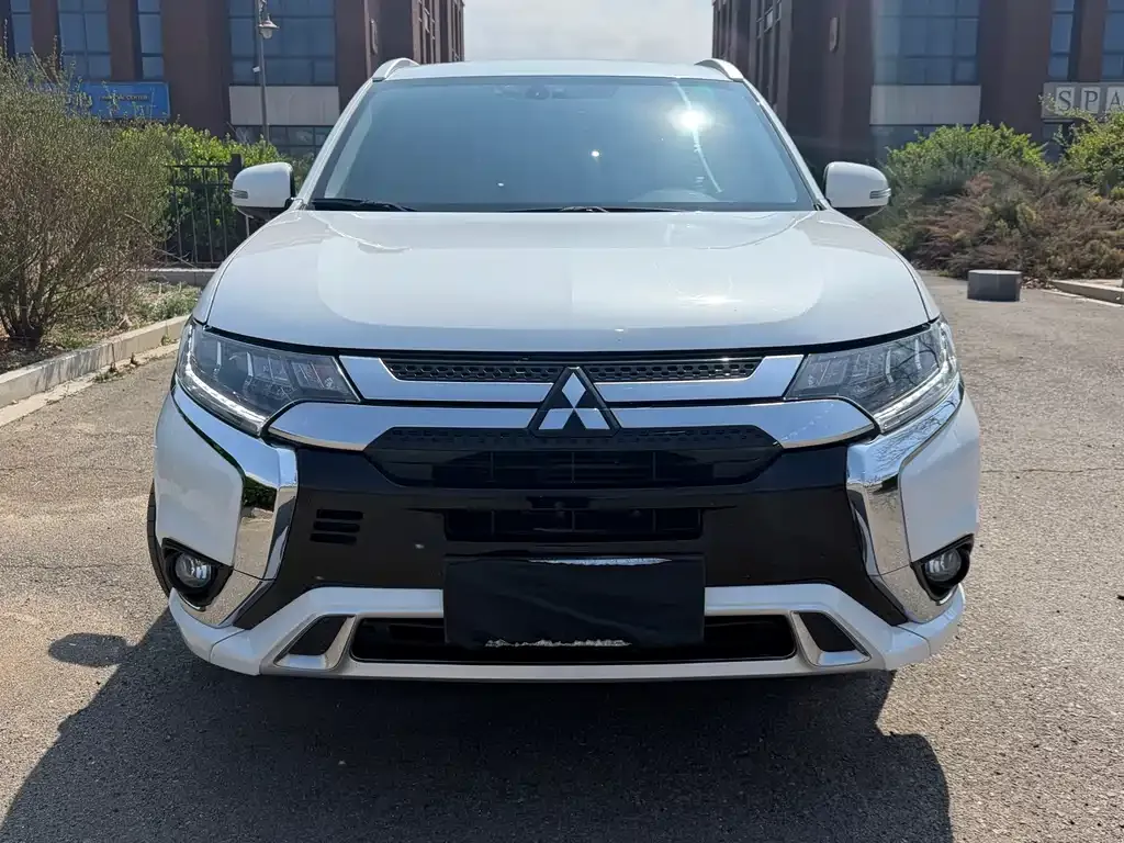 Mitsubishi Outlander — фото 2
