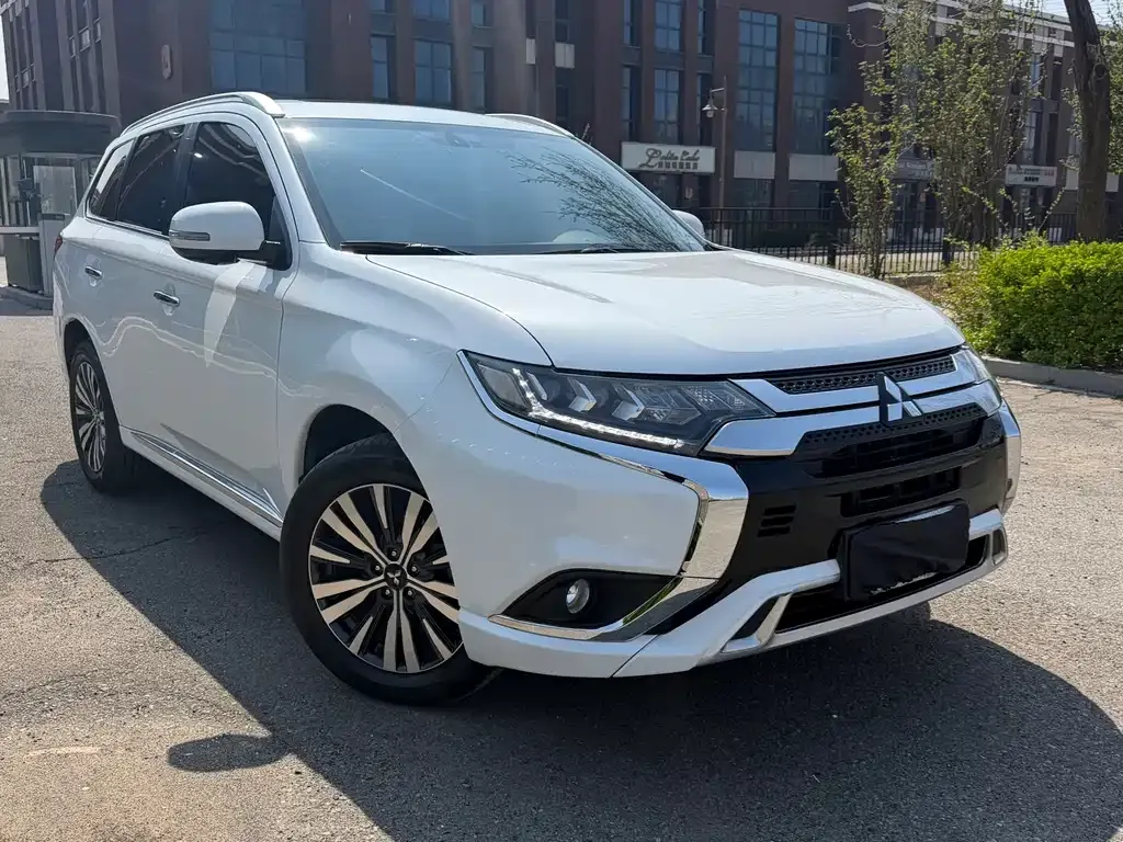 Mitsubishi Outlander — фото 8