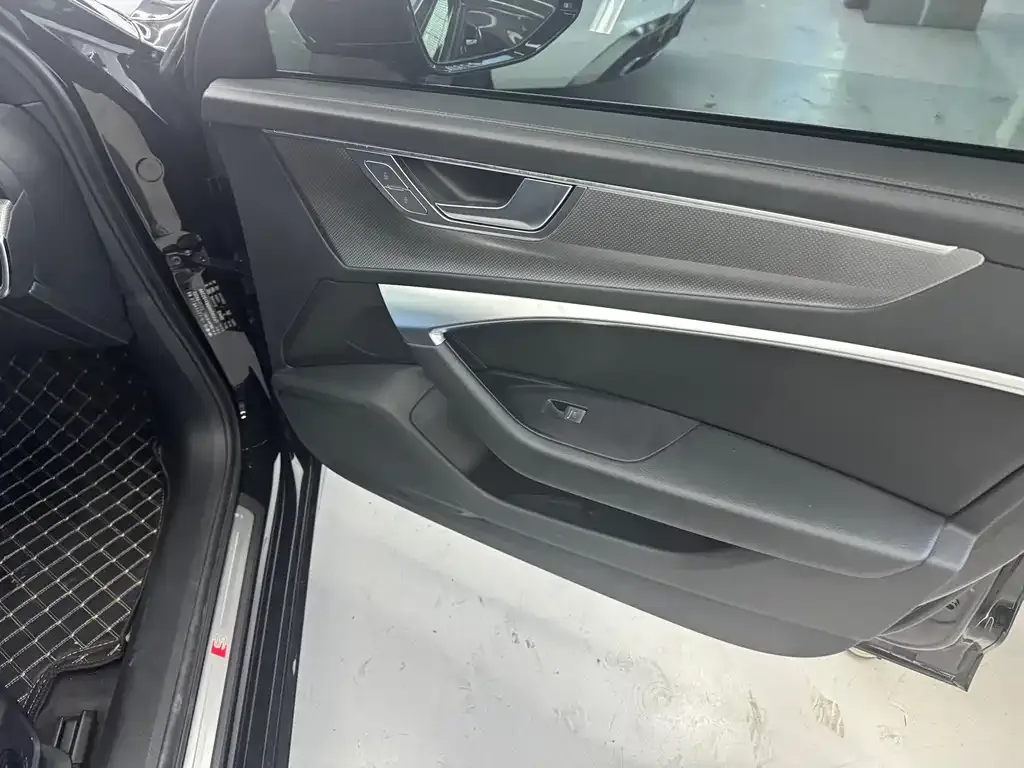 Audi A6L 2024 из CN, фото 5