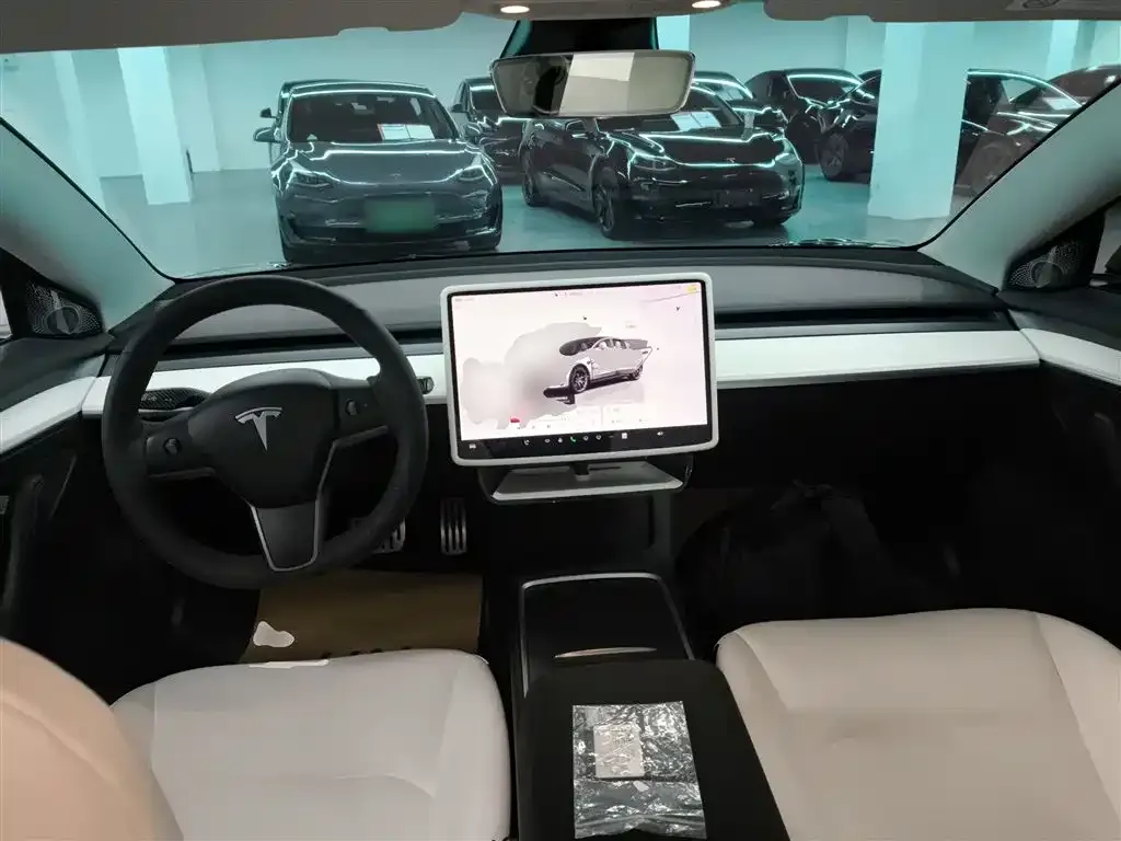 Tesla Model 3 — фото 4