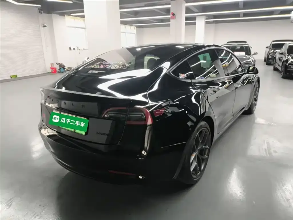 Tesla Model 3 — фото 9