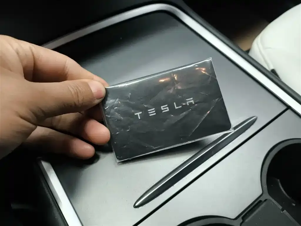 Tesla Model 3 — фото 10