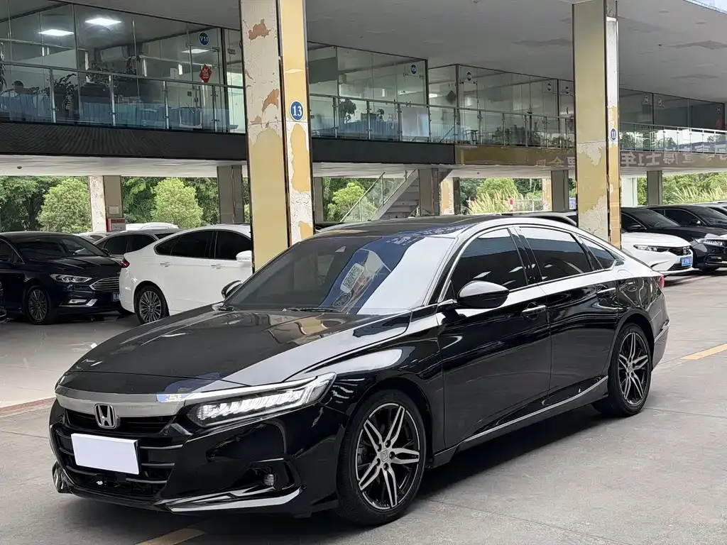 Honda Accord — фото 1