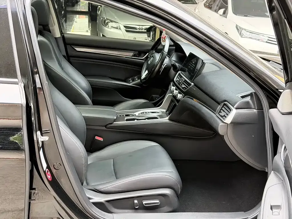 Honda Accord — фото 6