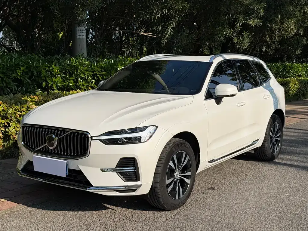 Volvo XC60 — фото 1