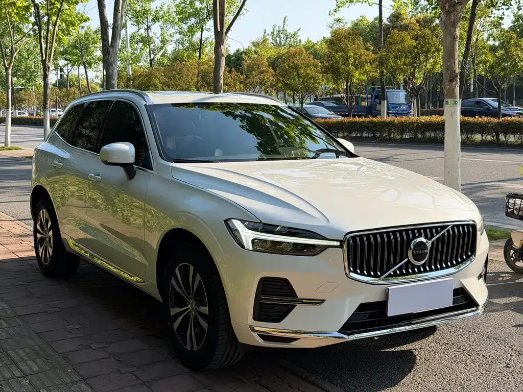 Volvo XC60 — фото 8