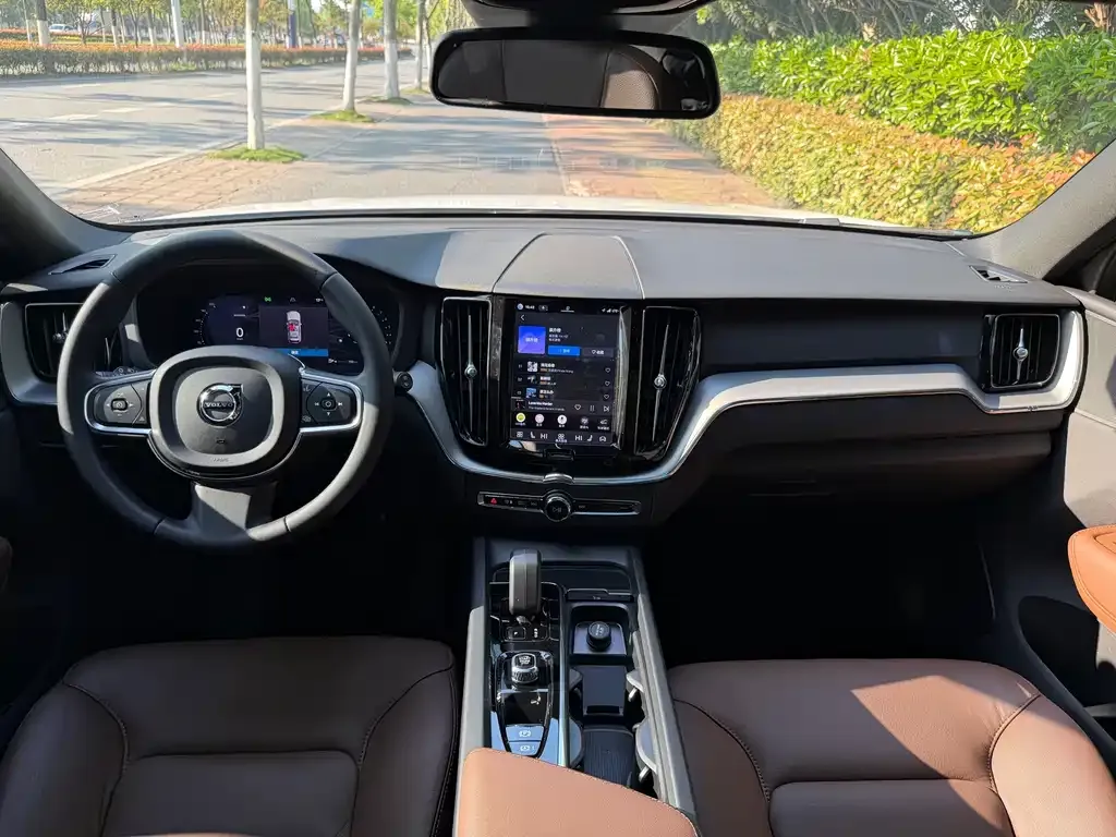 Volvo XC60 — фото 4