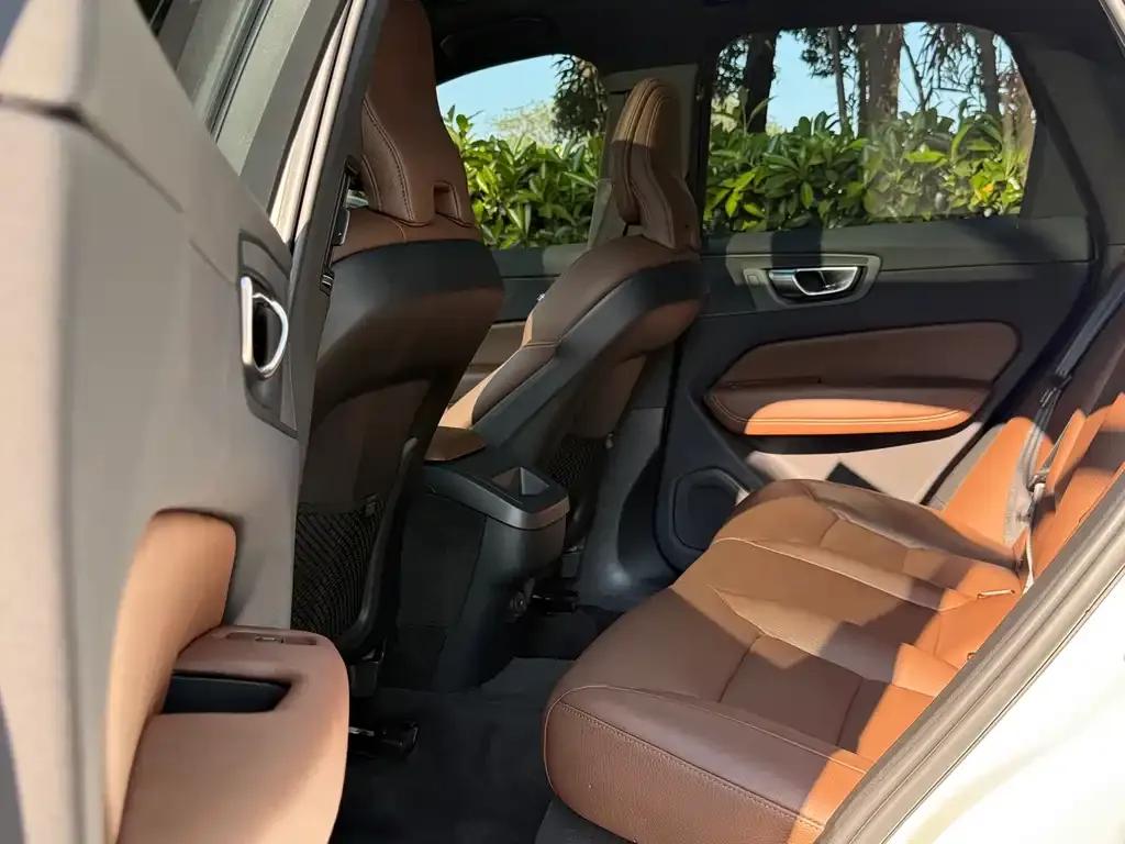 Volvo XC60 — фото 2