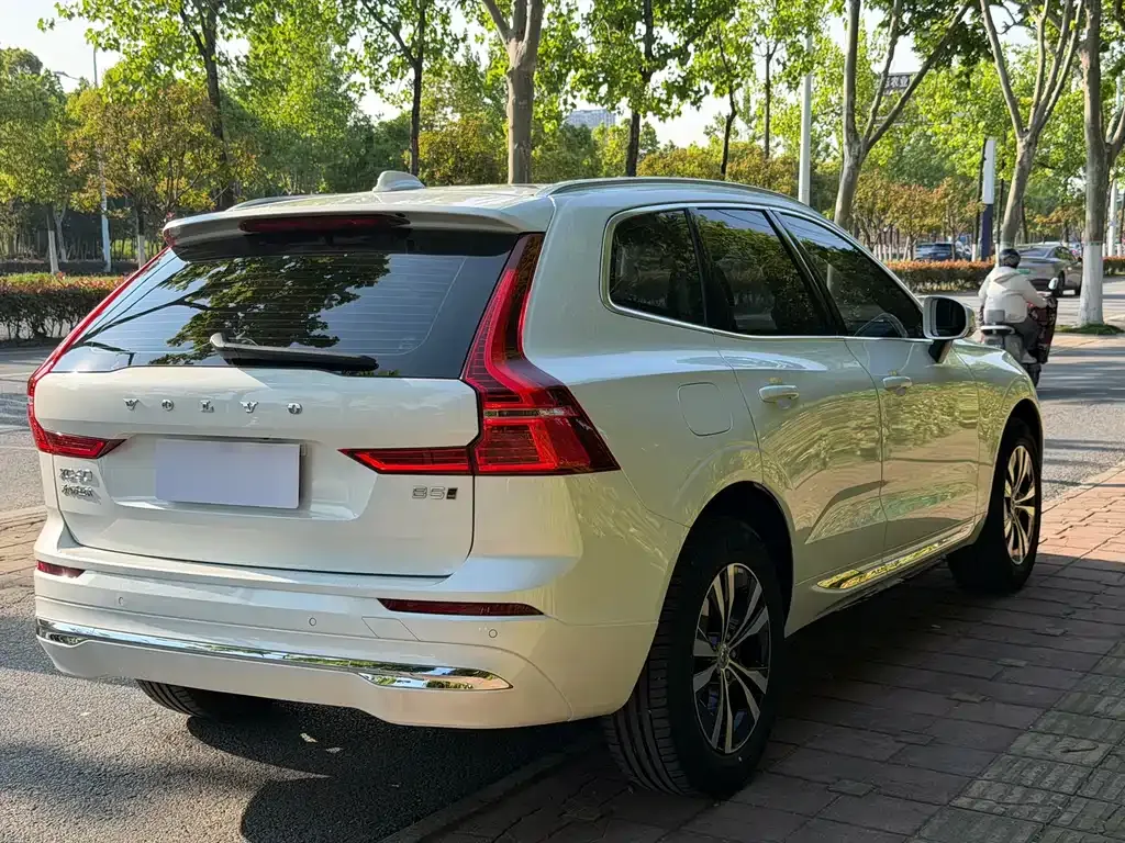 Volvo XC60 — фото 9