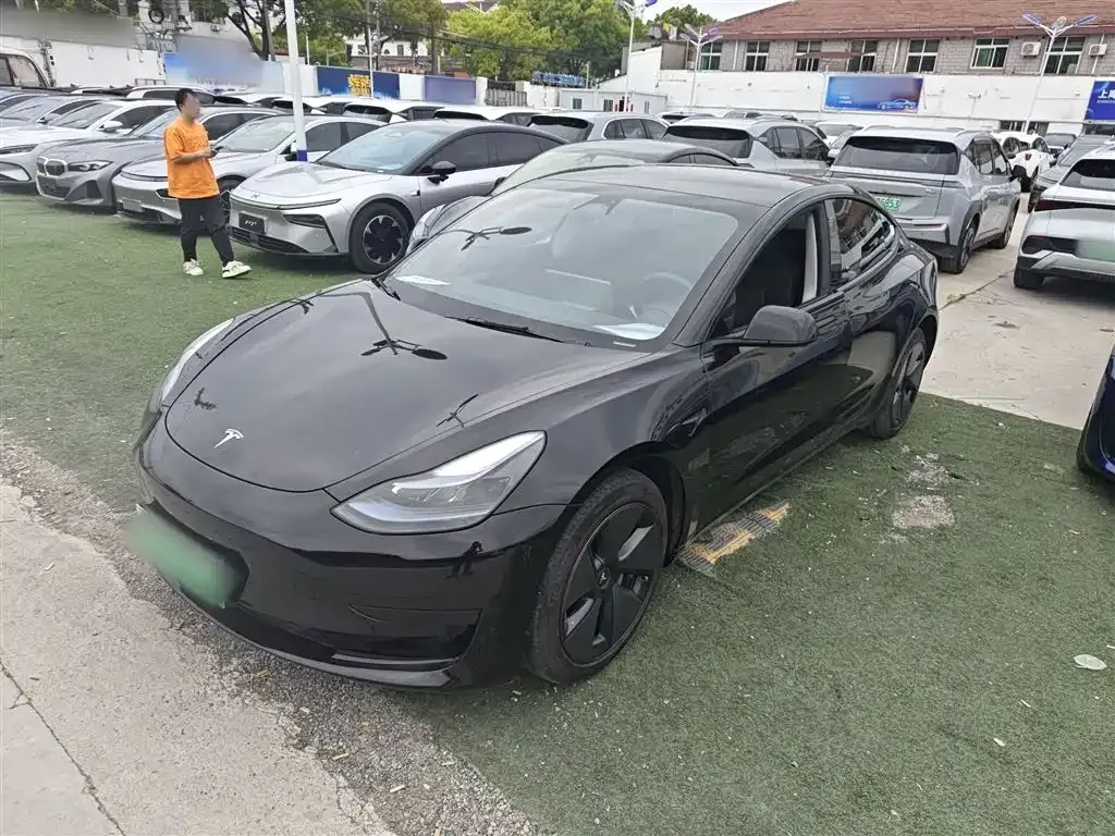 Tesla Model 3 — фото 9