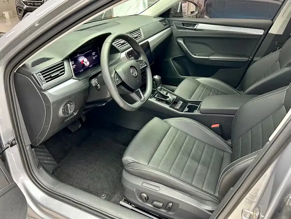 Skoda Superb 2023 из CN, фото 3