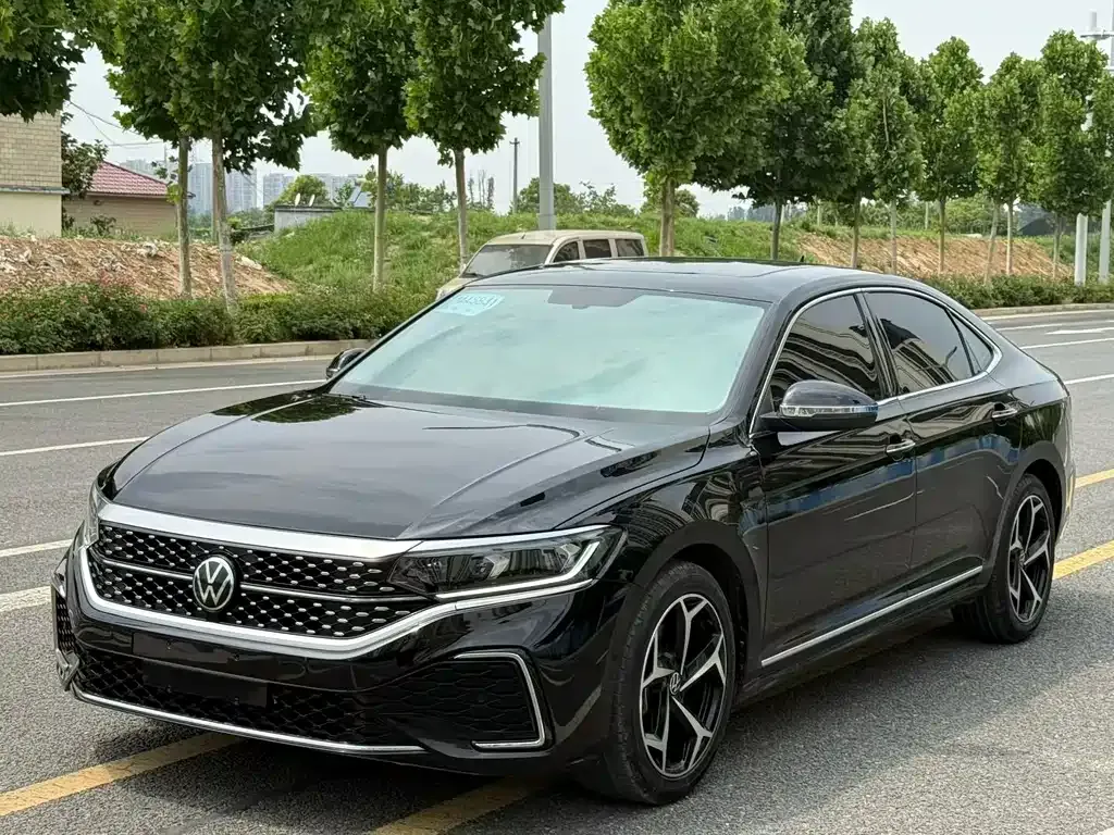 Volkswagen Passat — фото 1