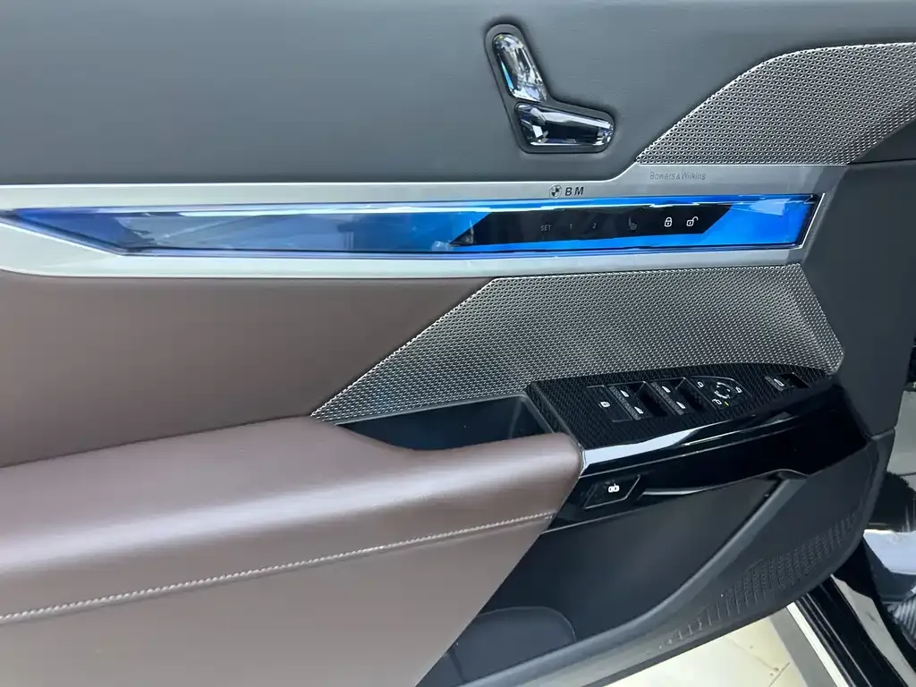 BMW 7 Series 2023 из CN, фото 10