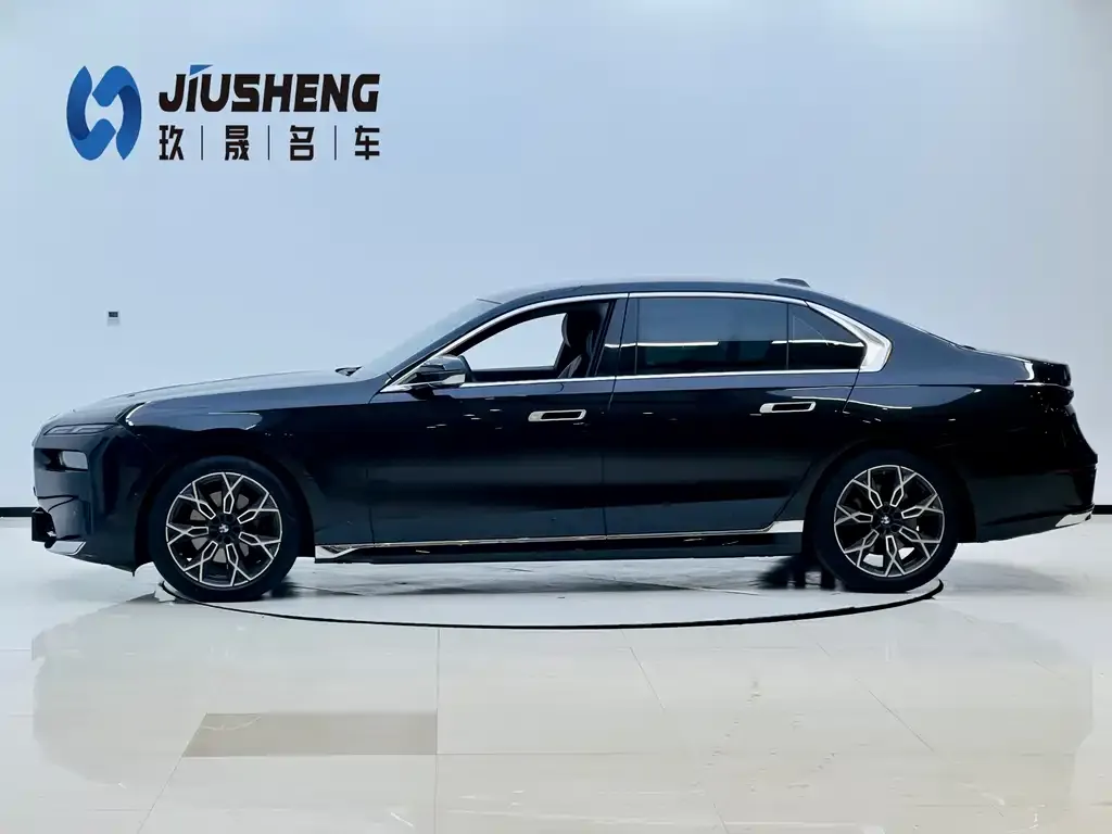 BMW 7 Series 2023 из CN, фото 2