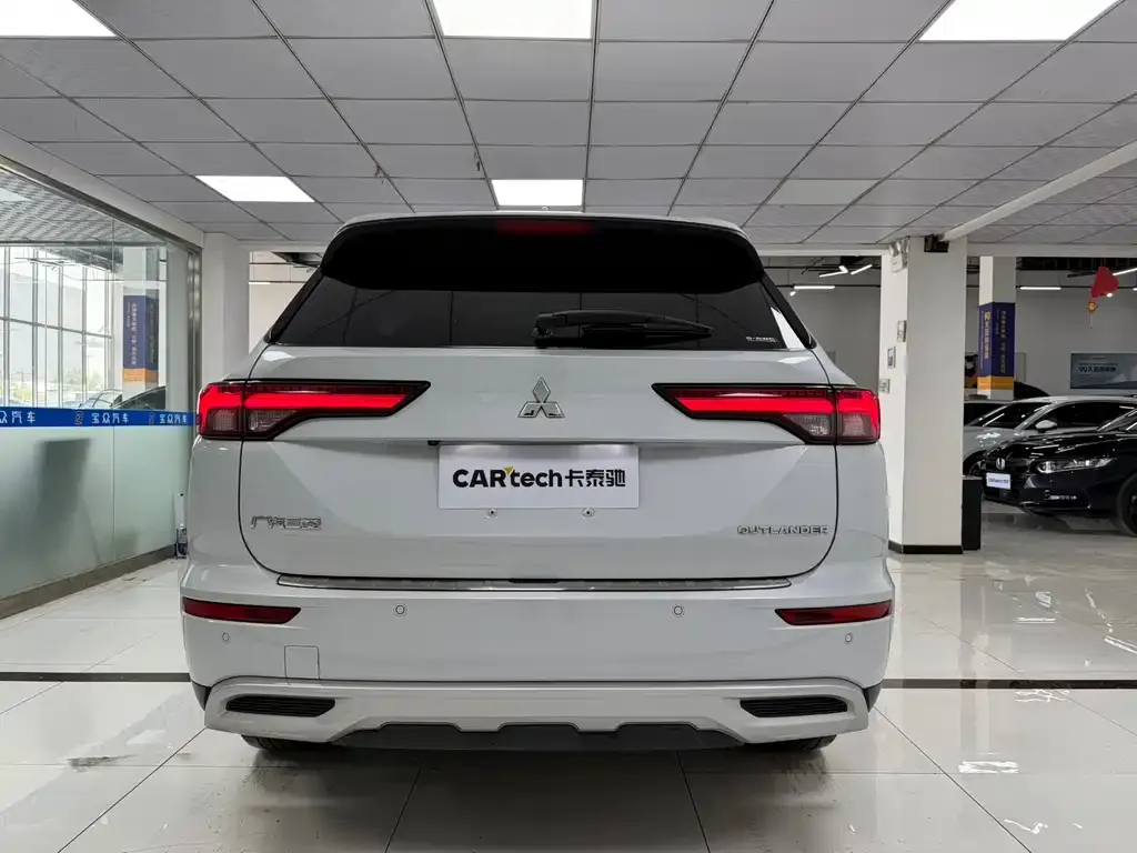 Mitsubishi Outlander — фото 3