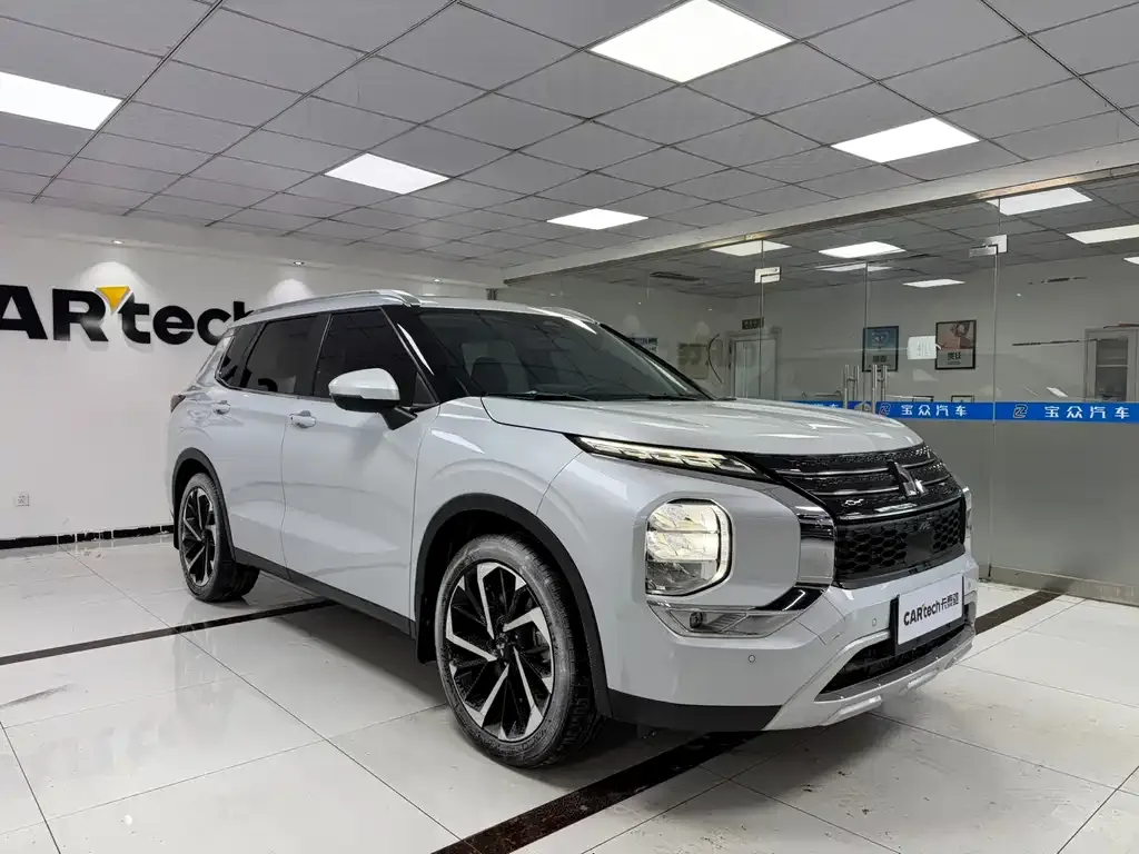 Mitsubishi Outlander — фото 10
