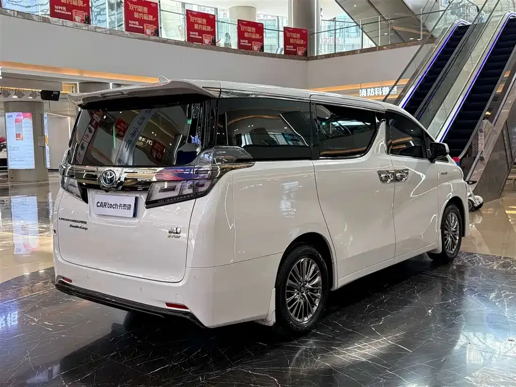 Toyota Vellfire — фото 3