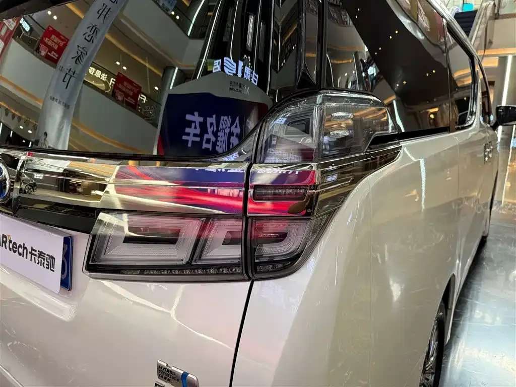 Toyota Vellfire — фото 4