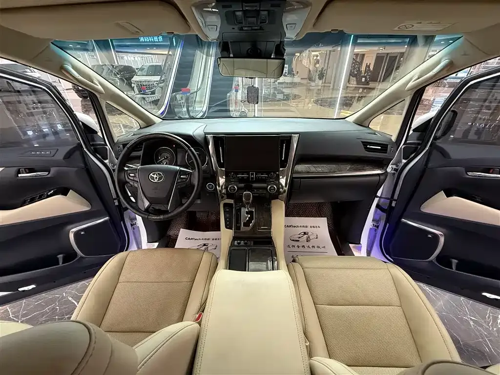 Toyota Vellfire — фото 2