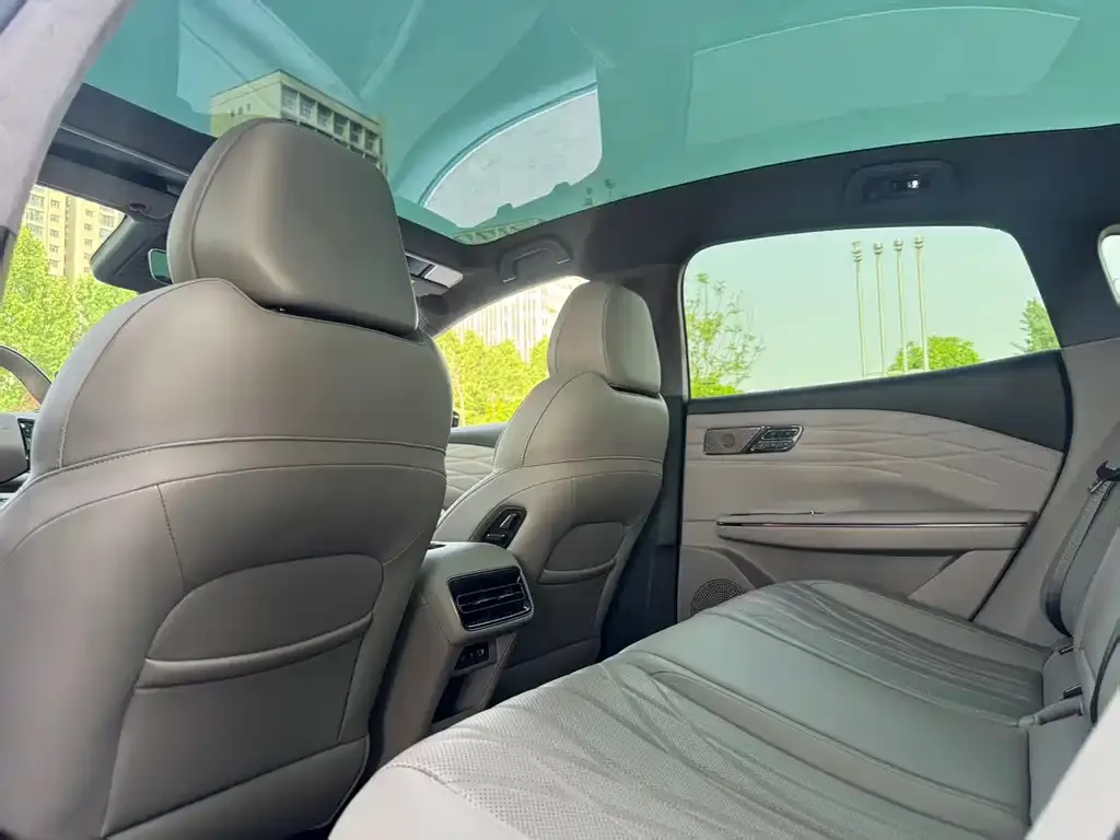 Geely Galaxy Xingyao 8 2025 из CN, фото 3
