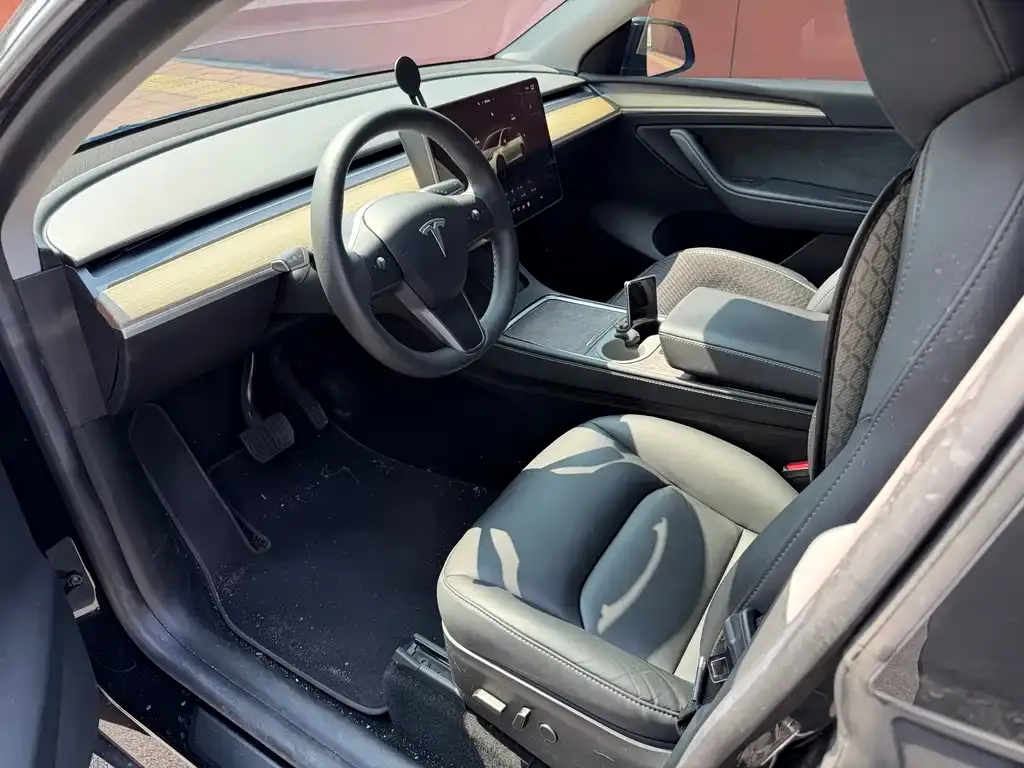 Tesla Model Y — фото 4