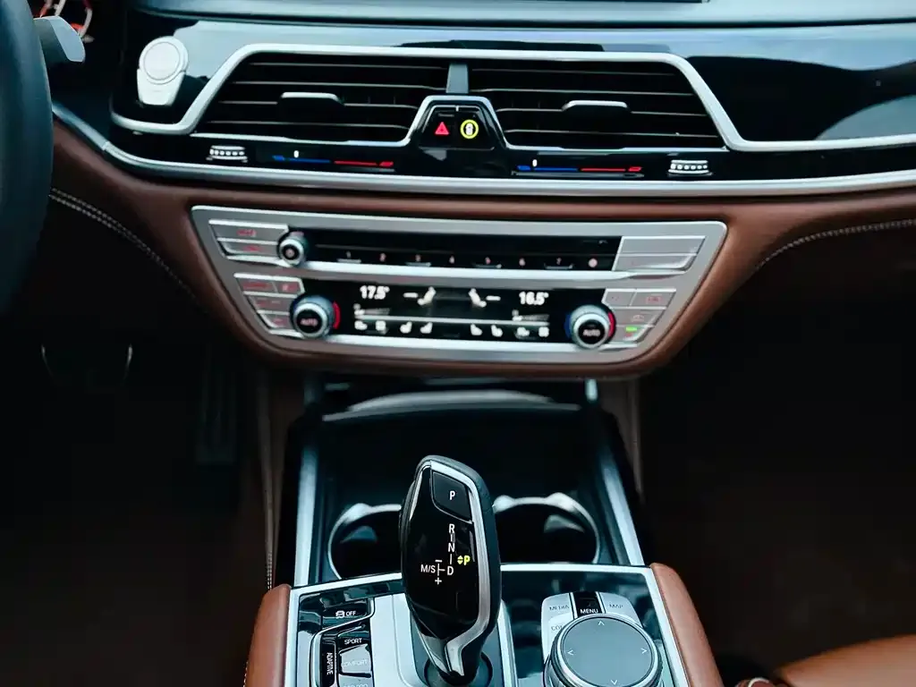 BMW 7 Series — фото 5