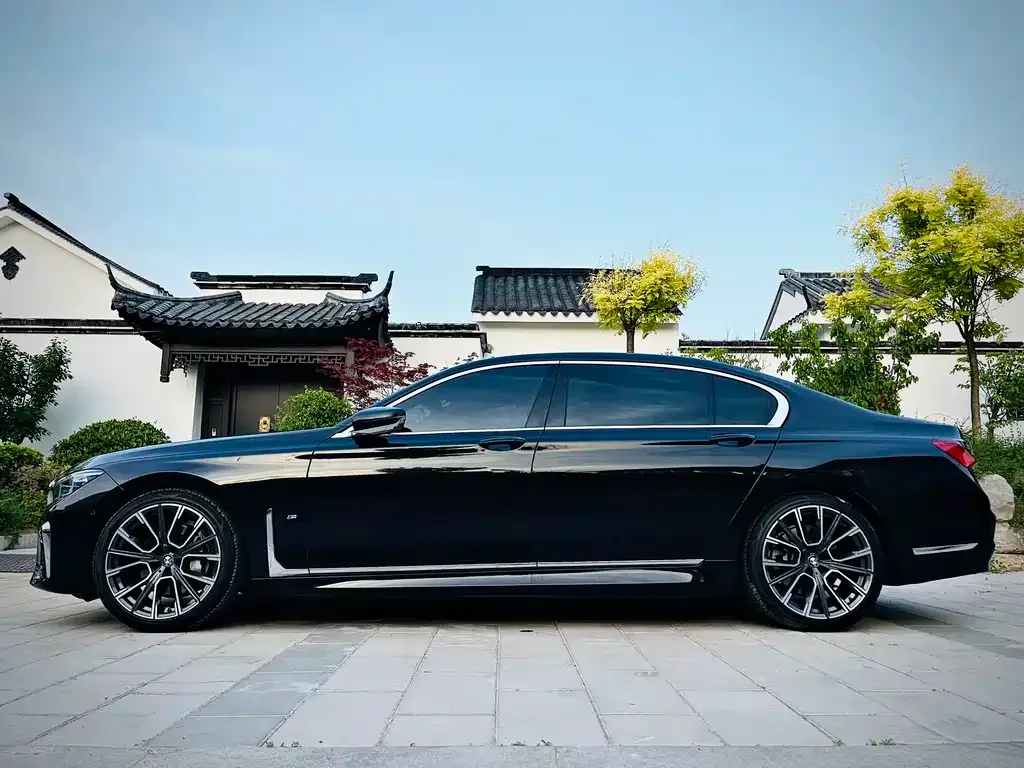 BMW 7 Series — фото 4