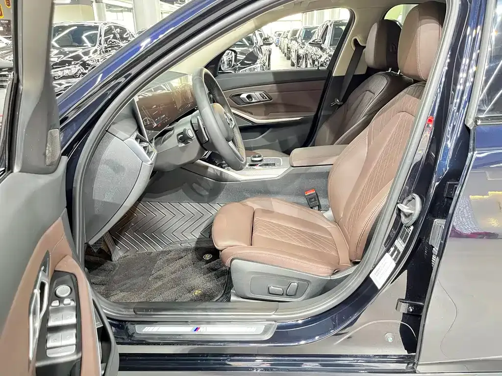 BMW 3 Series 2024 из CN, фото 8